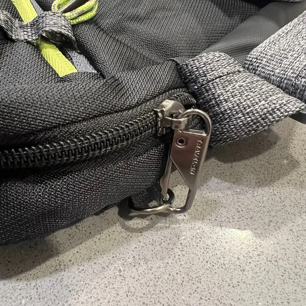 NWT Travelon Greenlander Anti Theft Small Travel Crossbody Bag Purse Black RFID